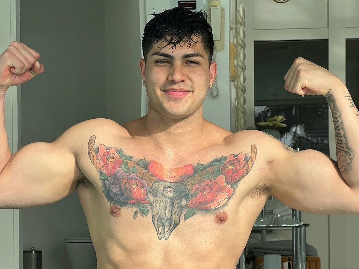 Camilo Flores