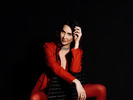 Lady_RedAlexa_