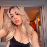 Olivia_Voss