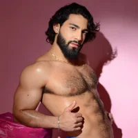 Max_strong01