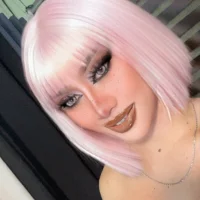 HOLLYWOOD_QUEEN_88