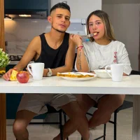 Bonny_and_carrot
