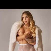 Sara_trans_hot