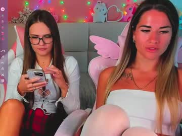 Ivanna blonde  and Jessica brunet