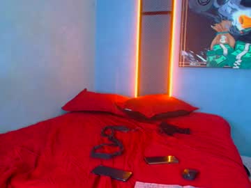hornyshow1