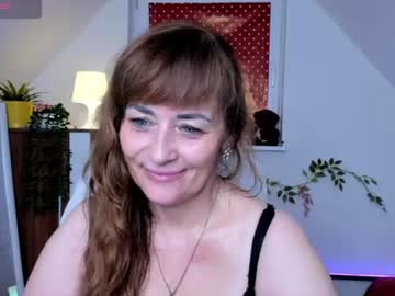 Hello everyone!! My name is Milana. See you in my room from 9:00 PM to 4:00 AM European time. ❤️💋Monday is a day off.. ❤️💋
